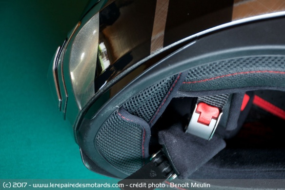 Essai casque intégral Nolan N87, jugulaire