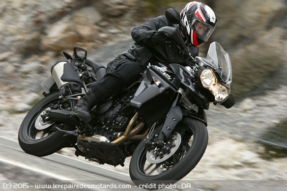 Casque intégral Scorpion Exo-2000 Air essayé sur la Triumph Tiger 800