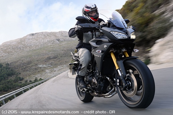 Casque intégral Scorpion Exo-2000 Air testé avec la Yamaha MT-09 Tracer