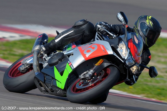 Essai de l'Exo-2000 Evo Air avec l'Aprilia RSV4 RF