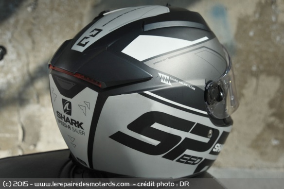 Les motifs du casque sont soignés et le mat fait son effet