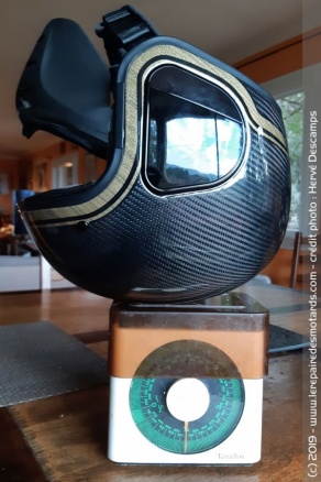 Comme annoncé, le casque pèse 1kg