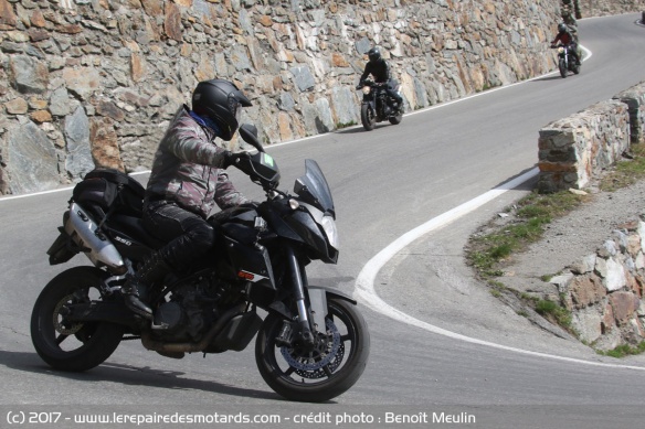 L'Hornet ADV peut se montrer bruyant, notamment lorsque la vitesse grimpe