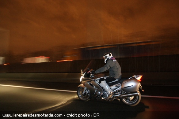 Test Shoei XR 1100 de nuit