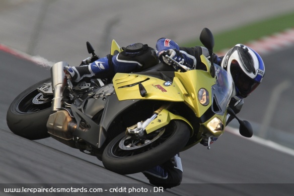 Crash test Shoei XR 1100, première sortie sur une S1000R