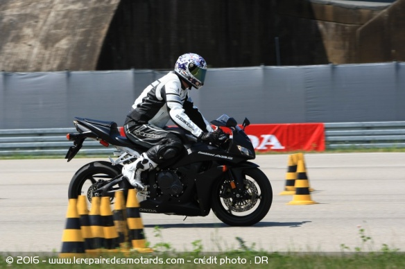 Freiner à moto : tous nos conseils