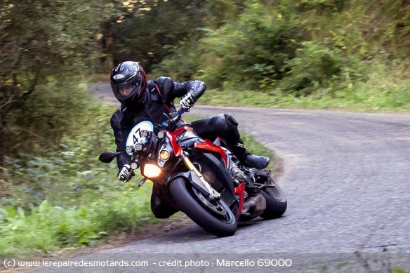 Julien Sassolas a remporté le rallye sur sa BMW S1000R