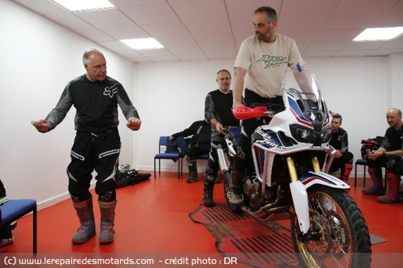 Exercice pour travailler la bonne position à l'arrêt sur un gros trail