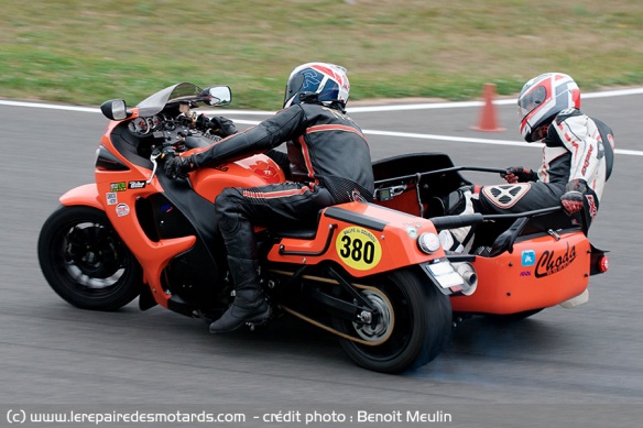 Savoir piloter un side-car sportif : récupérer la glisse