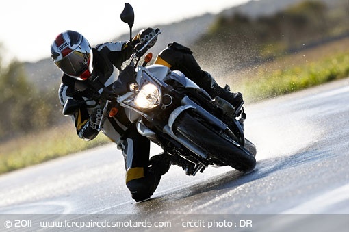 Conseils : préparer sa moto pour rouler l'hiver, choisir les bons pneus