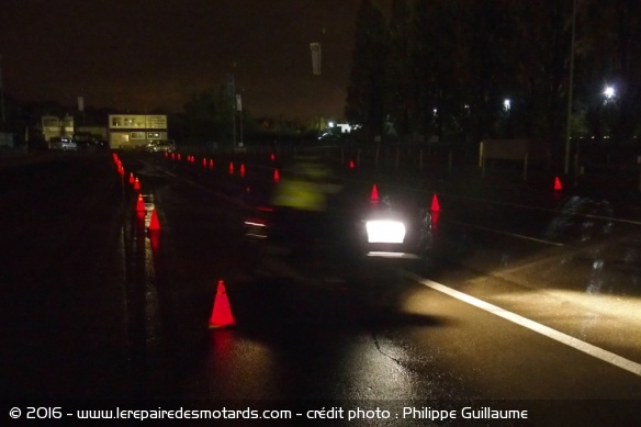 Stage pluie et nuit : premiers exercices autour des cônes