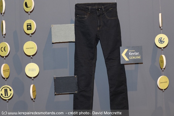 Un pantalon résistant avec des protections