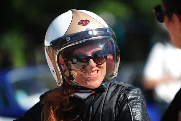 Casque jet avec visière longue