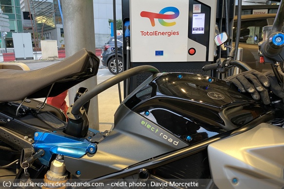 Charge rapide dans station service 100% électrique