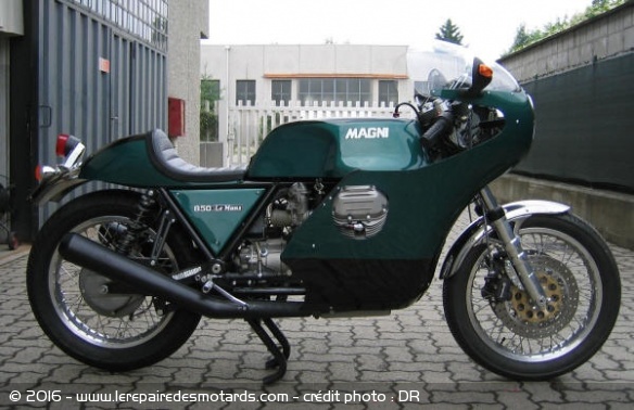 Magni 850 Le Mans a amortisseur parallélogramme