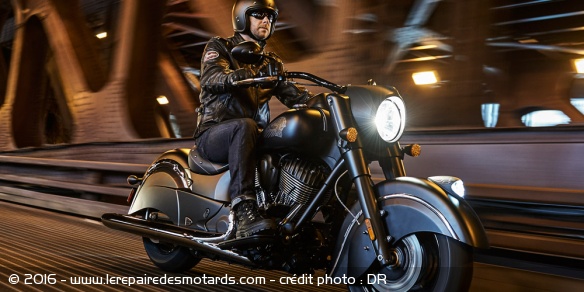 Polaris : indian chief dark horse