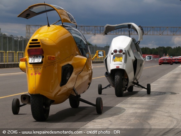 Peraves a l'arrêt avec roues stabilisatrices