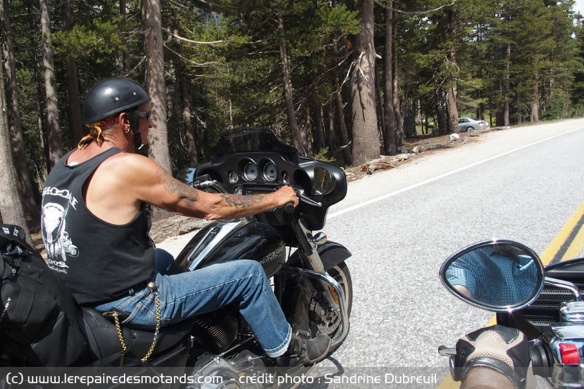 Conduire et s'équiper à moto pendant la canicule