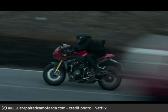 Rachel au guidon de sa Triumph Speed Triple 1200 RR