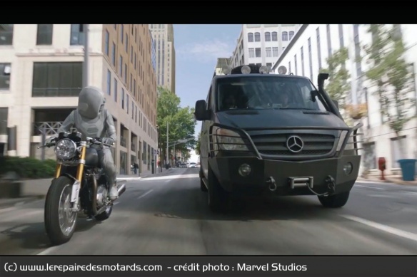 Ghost qui s'est emparé d'une des Triumph Thruxton 1200 R Ghost qui s'est emparé d'une des Triumph Thruxton 1200 R
