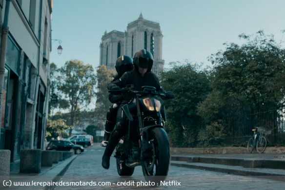 Cameron et Roi sur leur KTM 790 Duke Cameron et Roi sur leur KTM 790 Duke