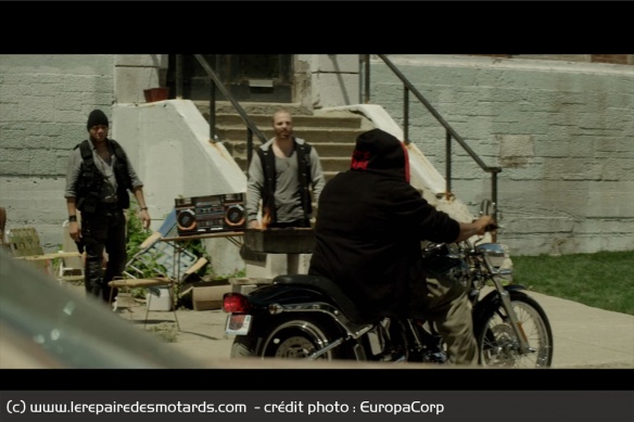 K2 sur sa Harley-Davidson Softail