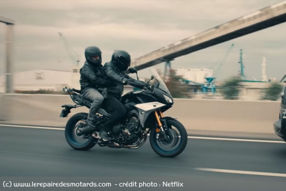La Yamaha Tracer 900 en escorte La Yamaha Tracer 900 en escorte