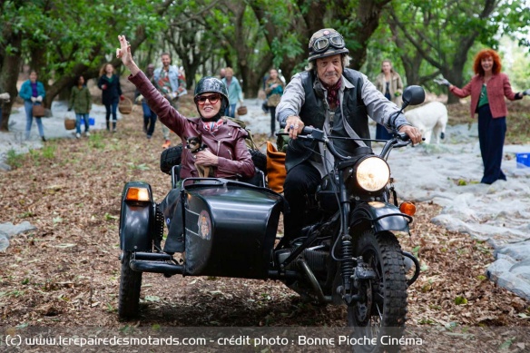Mamie et Papy partent en vadrouille en sidecar Ural Mamie et Papy partent en vadrouille en sidecar Ural