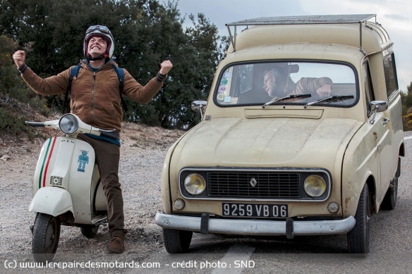 Alex sur sa Vespa