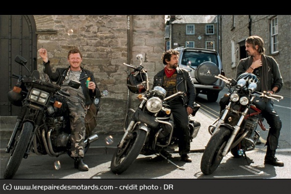 Tyg, Grouch et Fred sur leurs rutilantes motos Tyg, Grouch et Fred sur leurs rutilantes motos