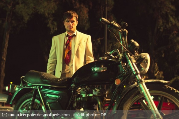 Et une Triumph Bonneville pour Josh ! Et une Triumph Bonneville pour Josh !