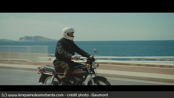 Le juge Michel sur sa Honda CB125 Twin