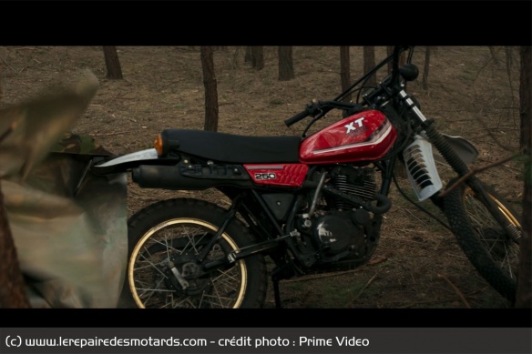 Léo possède une Yamaha XT250 en parfait état et s'en sert à merveille