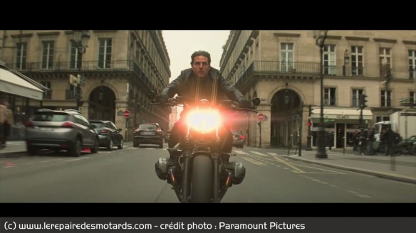 Ethan Hunt sur sa R nineT Scrambler Ethan Hunt sur sa R nineT Scrambler