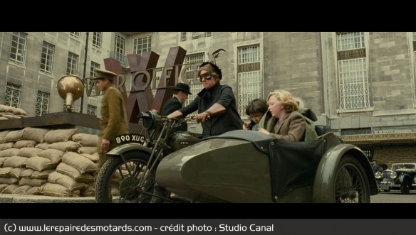 Nanny McPhee garde la classe et roule en side Ariel
