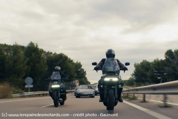 Les Harley-Davidson Pan America ouvrent la voie sur autoroute Les Harley-Davidson Pan America ouvrent la voie sur autoroute