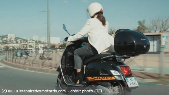 De retour dans le passé, Florence peut toujours compter sur sa Vespa GTS Super De retour dans le passé, Florence peut toujours compter sur sa Vespa GTS Super