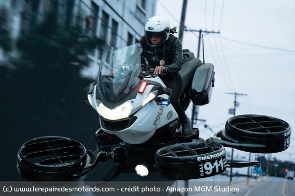 Jaq &agrave; bord de sa BMW R1200RT-P volante d'intervention