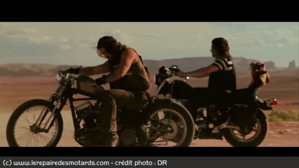 Le custom Harley et la Yamaha Virago et Wolf et Cash Le custom Harley et la Yamaha Virago et Wolf et Cash