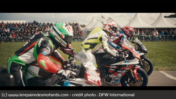 Nicky, prêt à prendre le départ au guidon de sa Kawasaki Ninja Nicky, prêt à prendre le départ au guidon de sa Kawasaki Ninja