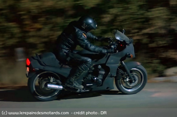 R.O.T.O.R. sur sa Yama... euh, sa Kawasaki GPZ900 Ninja R.O.T.O.R. sur sa Yama... euh, sa Kawasaki GPZ900 Ninja