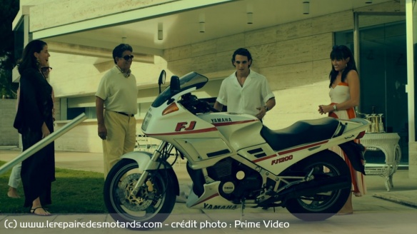 Oskar découvre sa nouvelle Yamaha FJ 1200 Oskar découvre sa nouvelle Yamaha FJ 1200