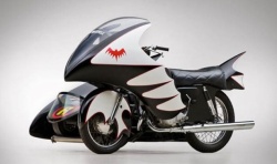 Le side-car de Batman et Robin sur base de Yamaha Catalina 250