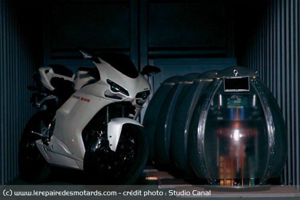 Une Ducati 848 et quatre t&ecirc;te nucl&eacute;aires