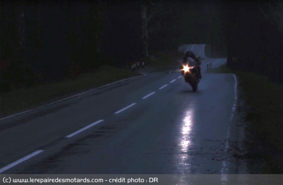 Jeremy McWilliams au guidon de sa R1