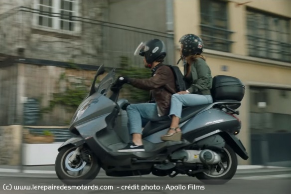 Victor et Célia sur l'Aprilia Atlantic 125 Victor et Célia sur l'Aprilia Atlantic 125