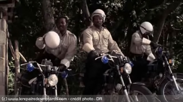 Les officiers sur leurs Aermacchi ne font pas long feu