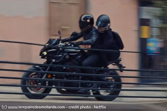 Sam et Alex en Yamaha MT-10 dans les rues de Bastia Sam et Alex en Yamaha MT-10 dans les rues de Bastia