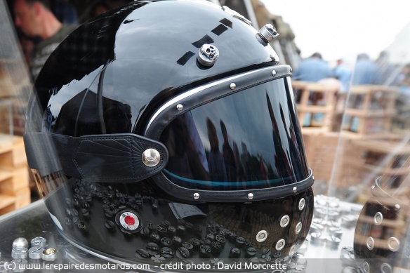 Finitions à mettre sur le casque pour la décoration