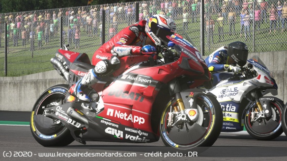 A l'inverse, motos et pilotes sont parfaitement reproduits